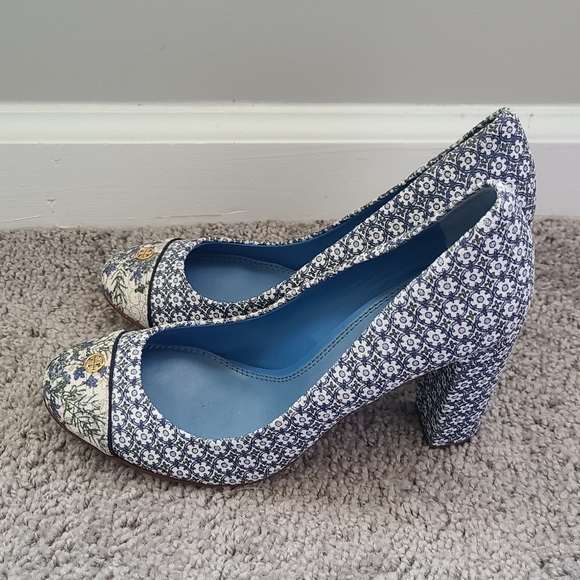 Tory Burch Blue Printed Canvas Ethel Pumps - Picture 5 of 12